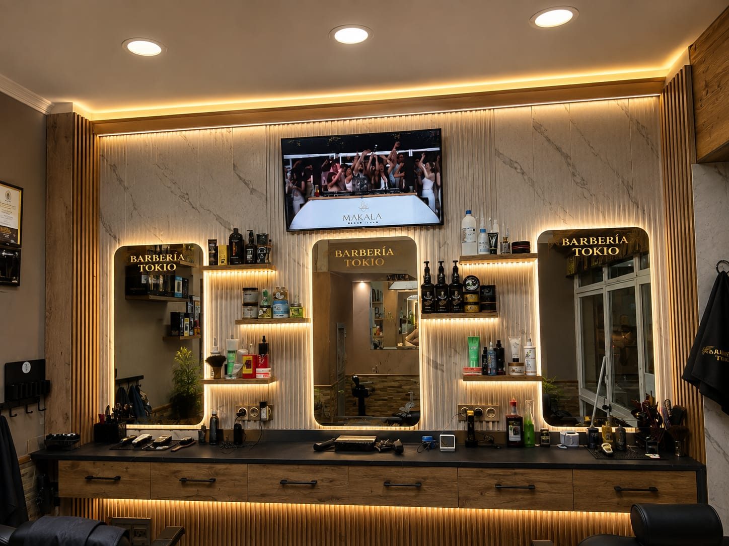 Interior de Barbería Tokio
